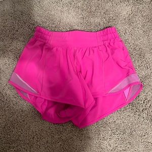 Lululemon sonic pink 2.5 hotty hot shorts